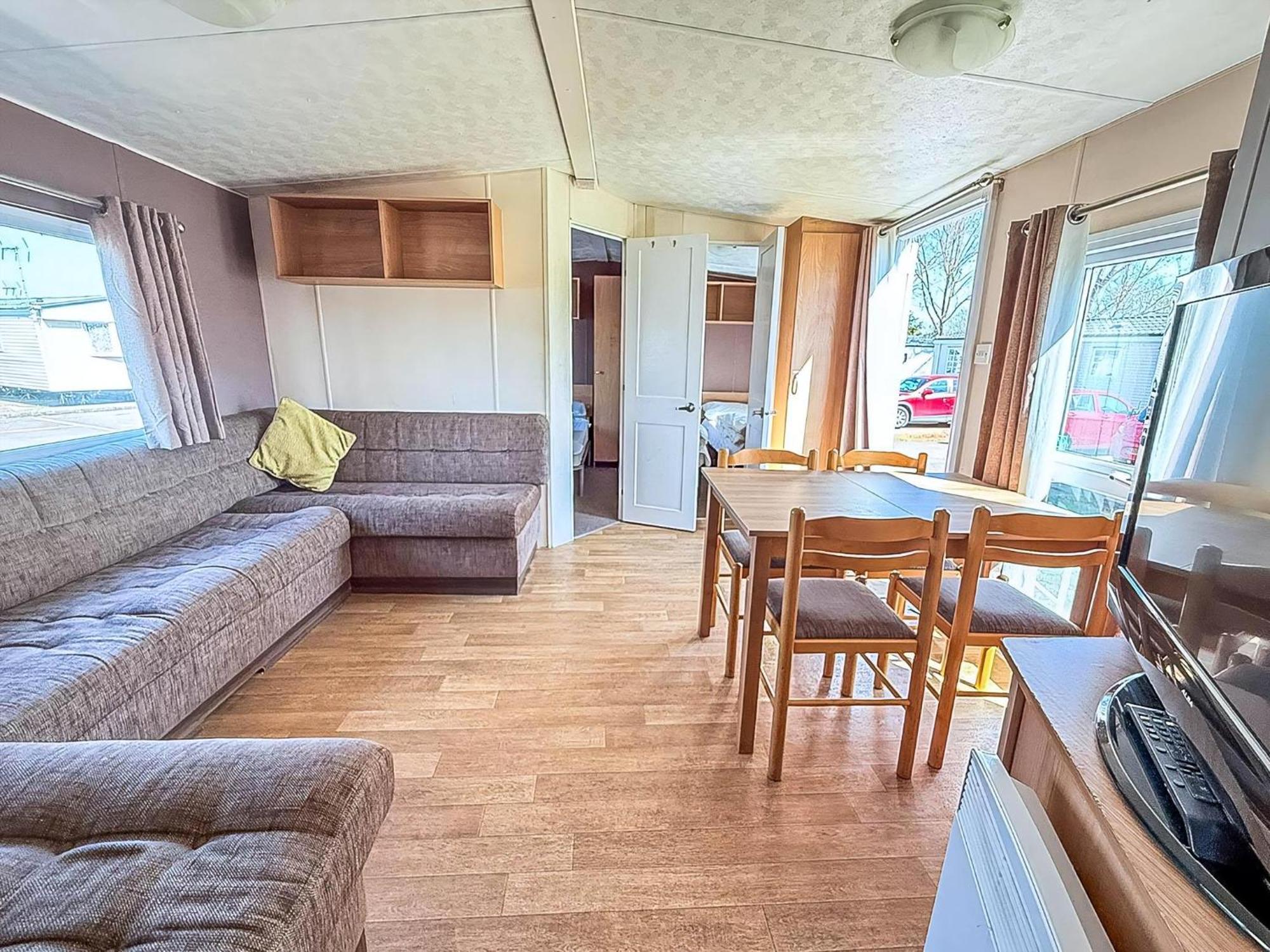 10 Berth Caravan For Hire At Seawick Holiday Park In Essex Ref 27102Sw Clacton-on-Sea Exteriör bild