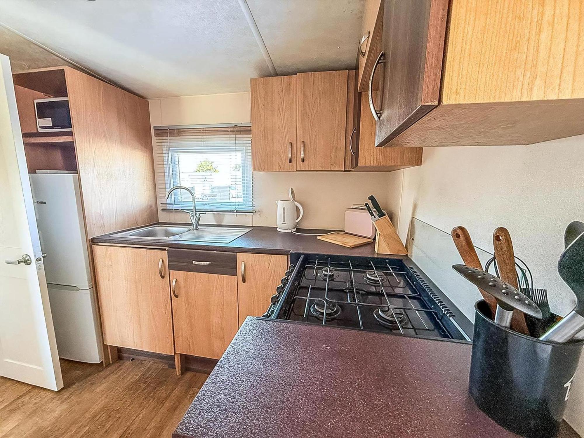 10 Berth Caravan For Hire At Seawick Holiday Park In Essex Ref 27102Sw Clacton-on-Sea Exteriör bild